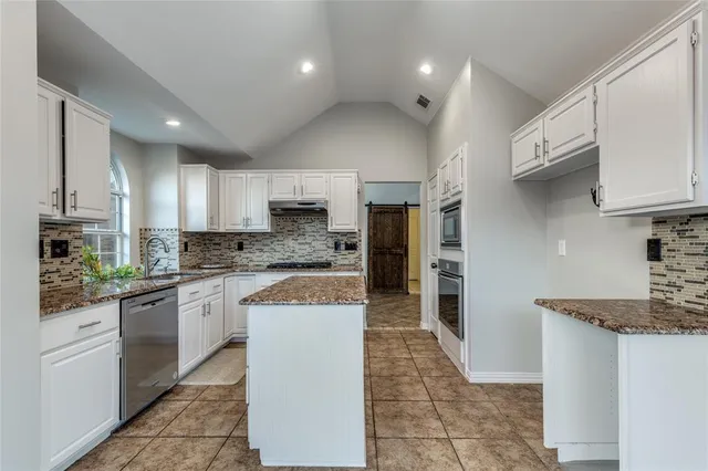 $450,000 | 25 Cimarron Drive, Trophy Club, TX 76262