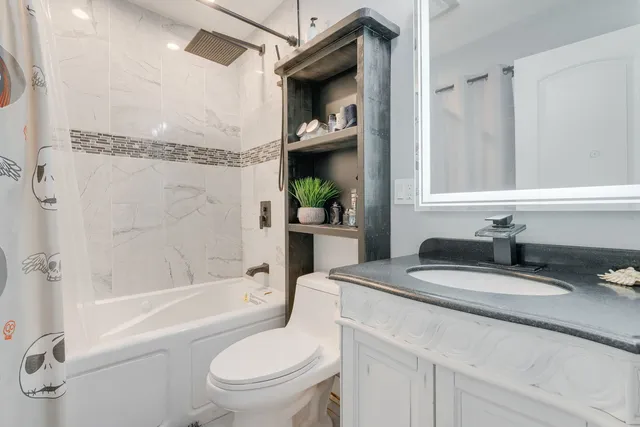 $160,000 | 136 Ald Taylor Way, Harvey, IL 60426