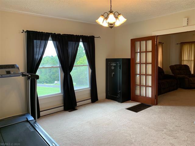 6292 Fallam Road Blacksburg, VA 24060 - Photo 4 of 35 4
