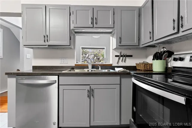 $599,900 | 31151 Eastside Drive, Rocky Mount, MO 65072