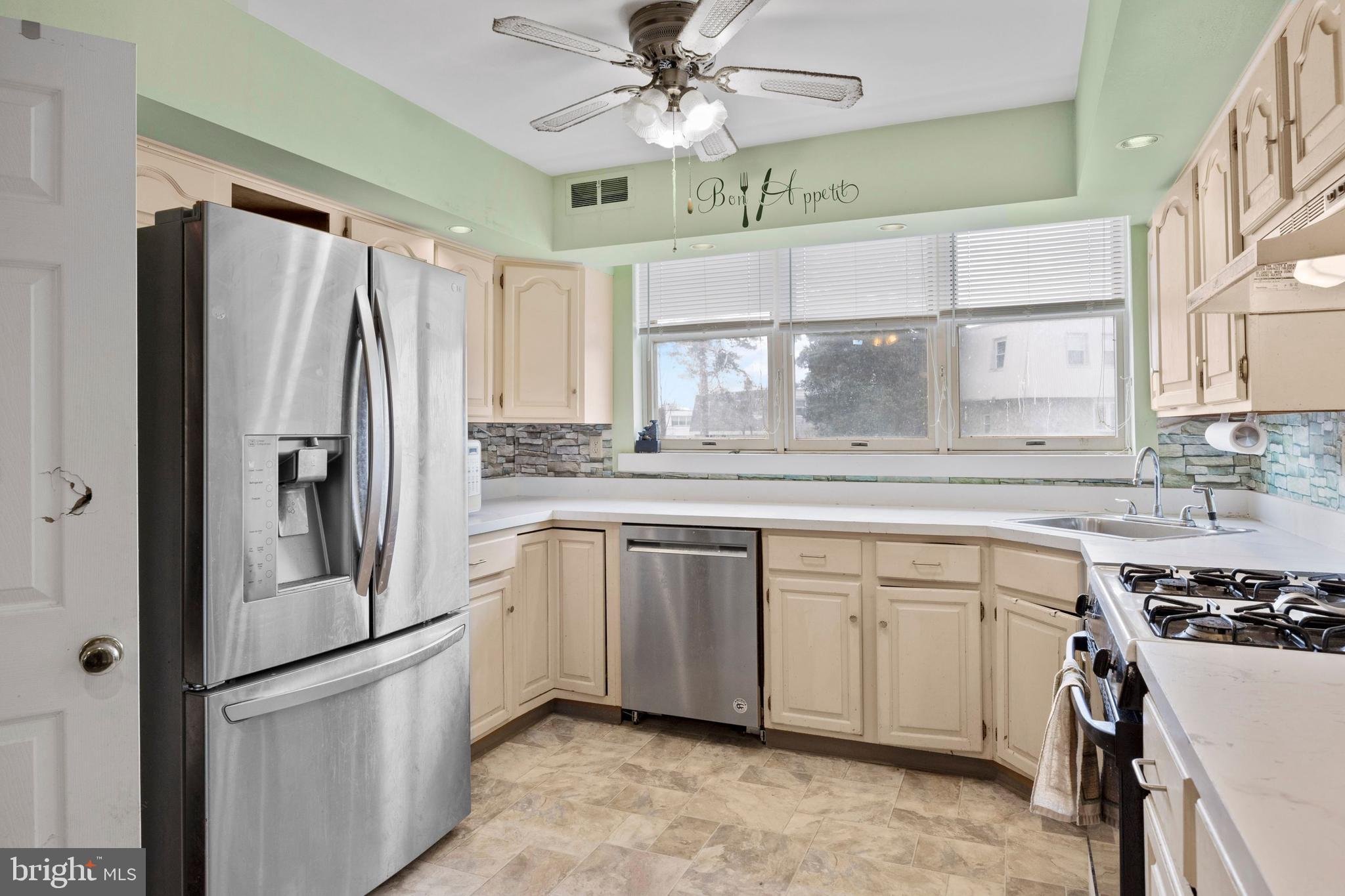 4121 Farmdale Road Philadelphia, PA 19154 - Photo 4 of 28 Gallery Image 4
