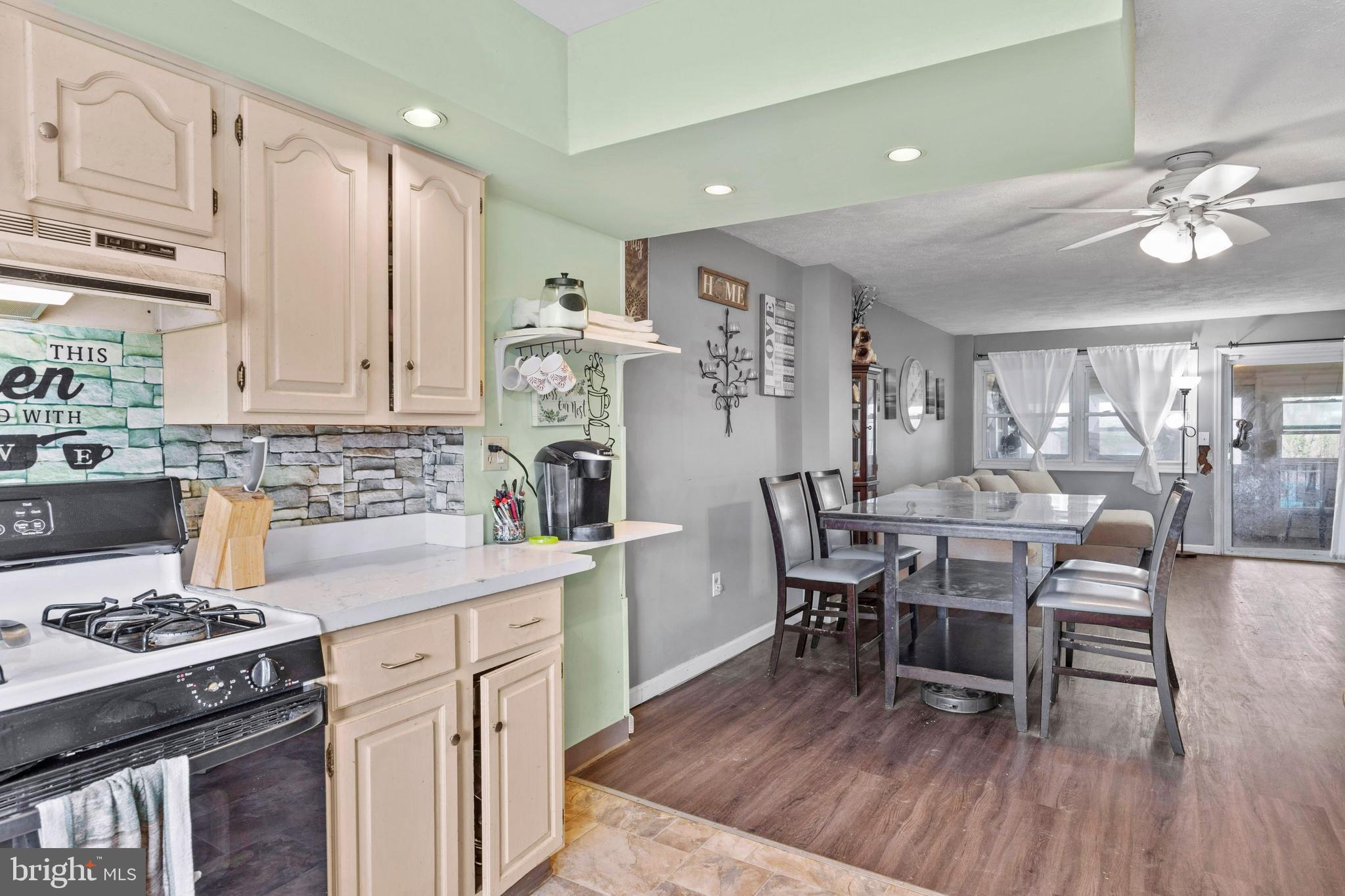 4121 Farmdale Road Philadelphia, PA 19154 - Photo 6 of 28 Gallery Image 6