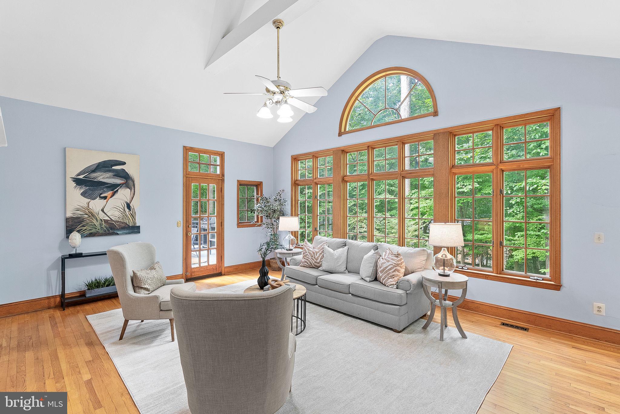 Walls of glass and beautiful leafy views of nature