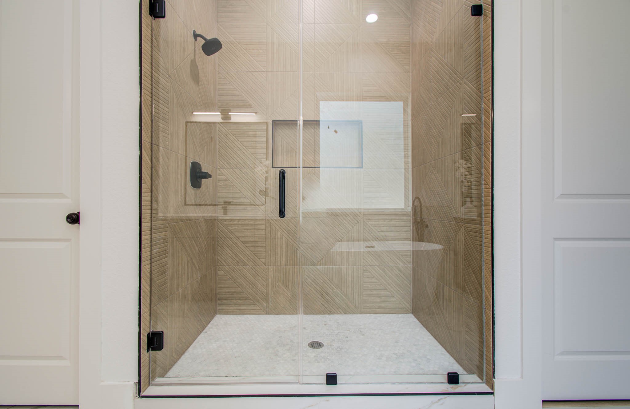 1802 Rollingwood Drive Huntsville, TX 77340 - Photo 20 of 38 a bathroom with a shower