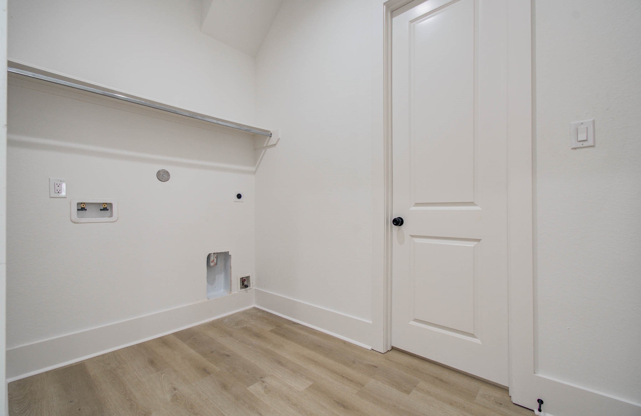 1802 Rollingwood Drive Huntsville, TX 77340 - Photo 23 of 38 a view of an empty room