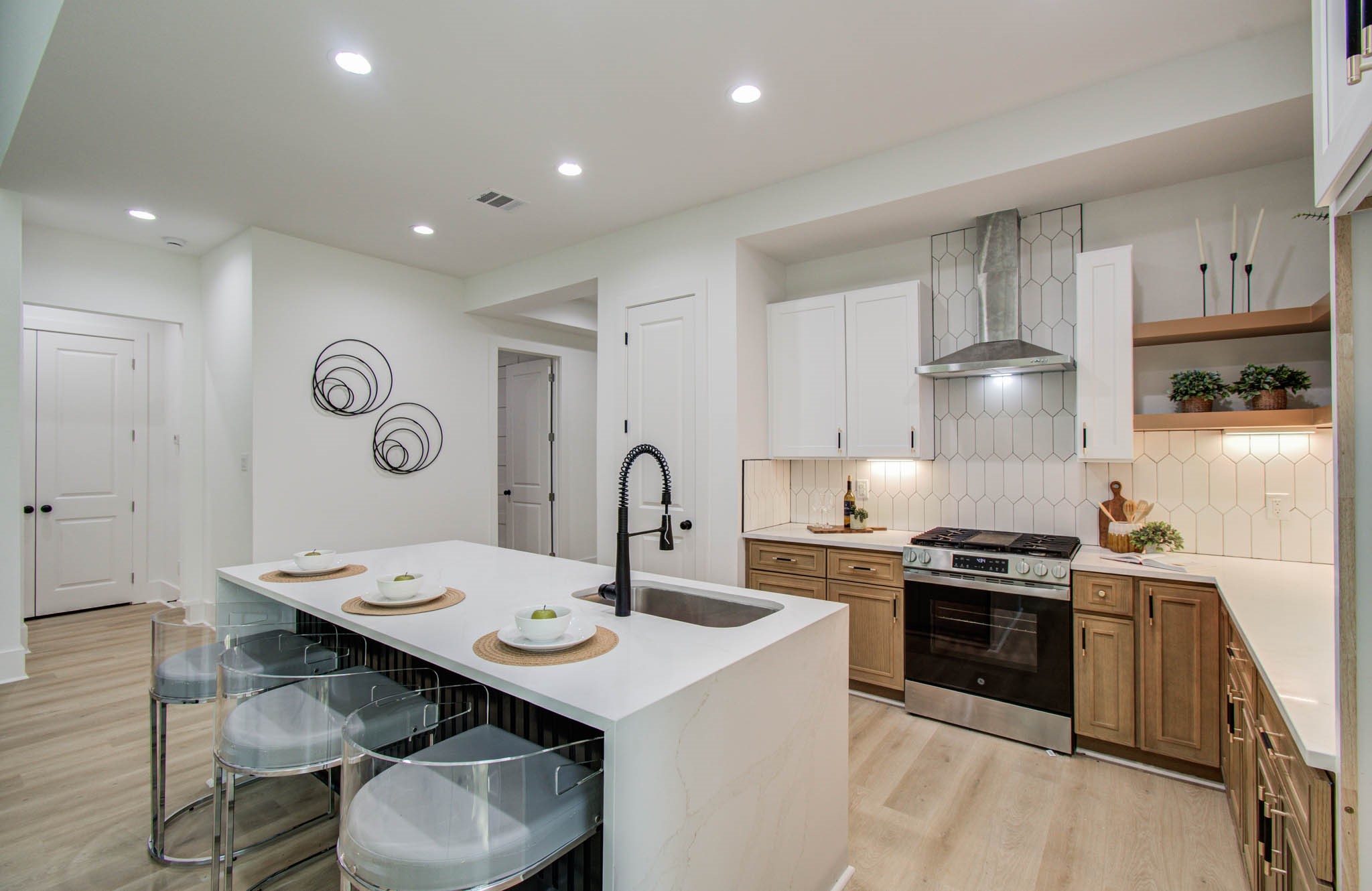 1802 Rollingwood Drive Huntsville, TX 77340 - Photo 7 of 38 a kitchen with a sink a stove and chairs