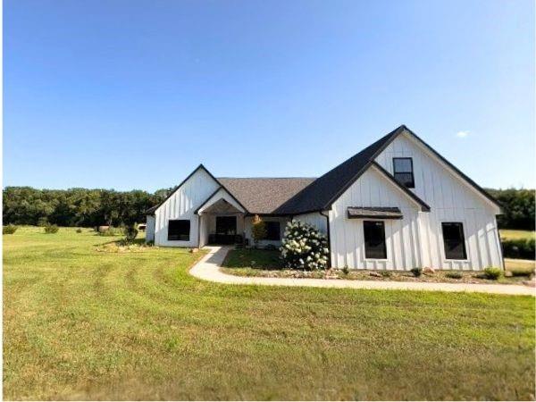 1102 East 1033rd Road Lawrence, KS 66047 - Photo 3 of 3