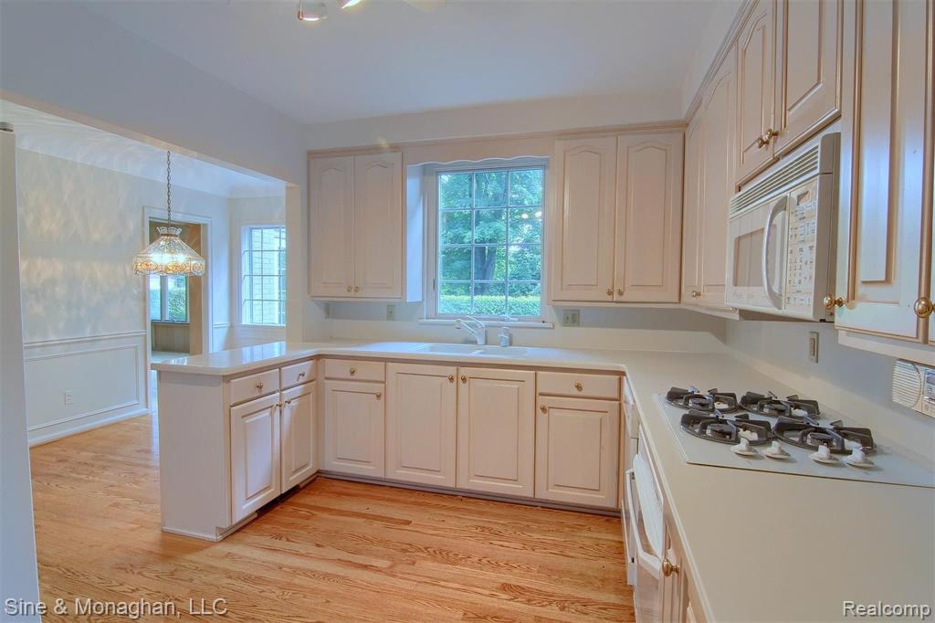 1020 Devonshire Road Grosse Pointe Park, MI 48230 - Photo 7 of 41