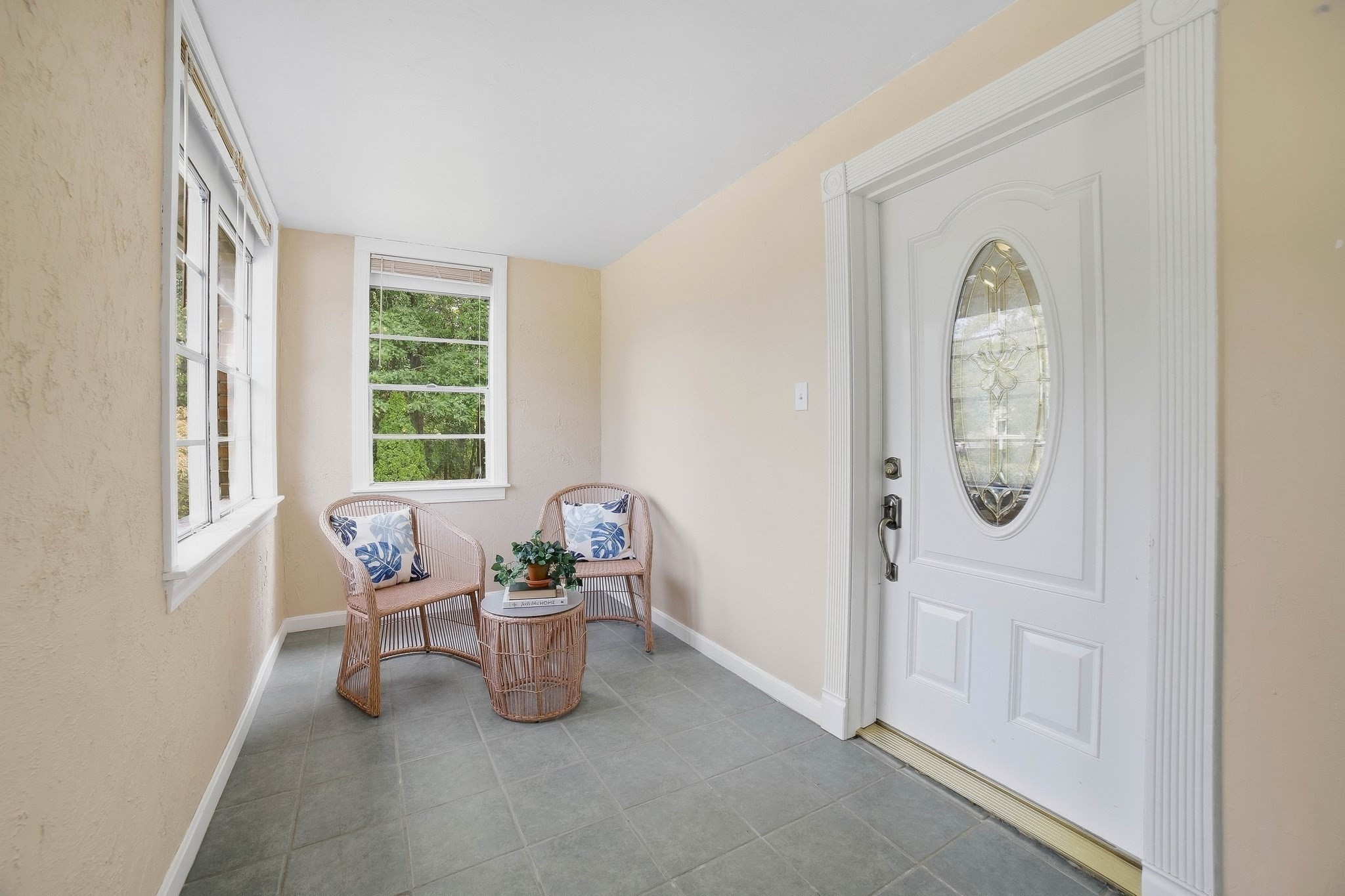 550 Sunderland Road Worcester, MA 01604 - Photo 3 of 30 Gallery Image 3