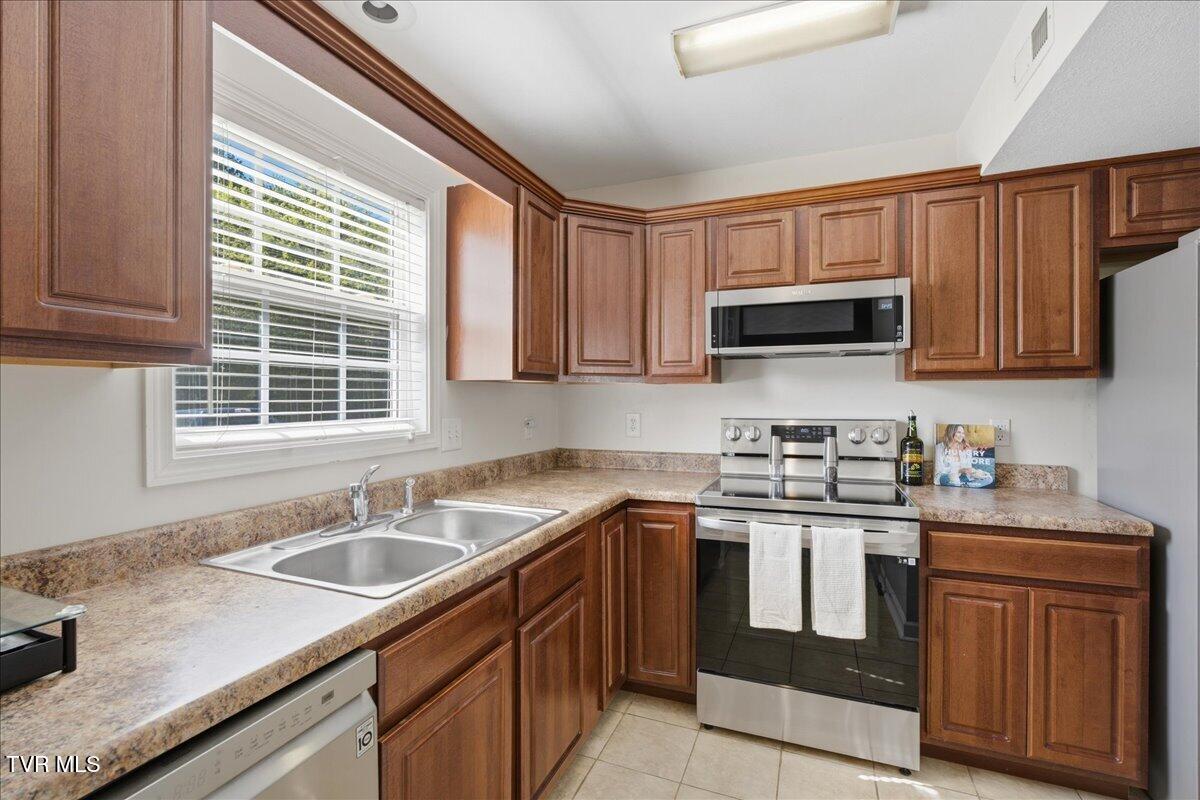 2201 Cherokee Road, Unit 16 Johnson City, TN 37604 - Photo 8 of 35 05-DSC07272