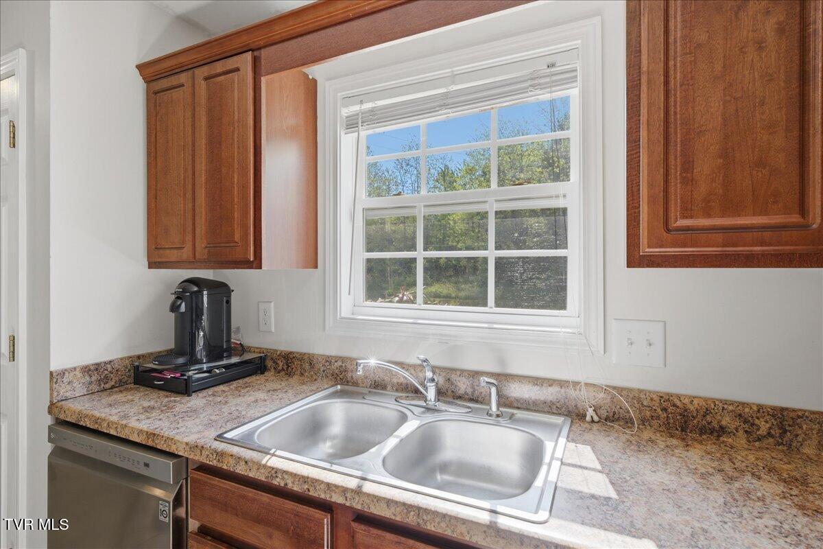 2201 Cherokee Road, Unit 16 Johnson City, TN 37604 - Photo 10 of 35 06-DSC07277