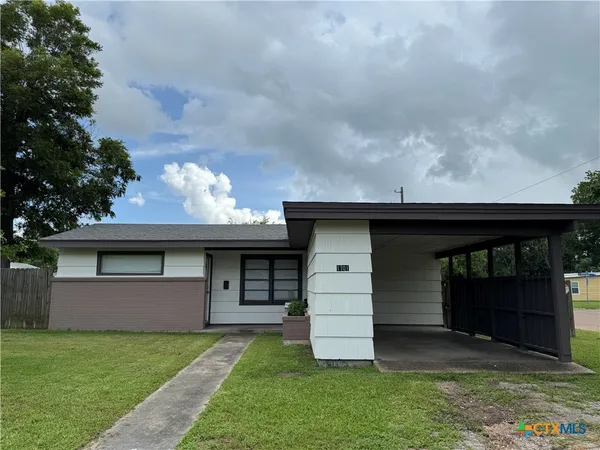 $155,900 | 1701 East Mimosa Avenue, Victoria, TX 77901