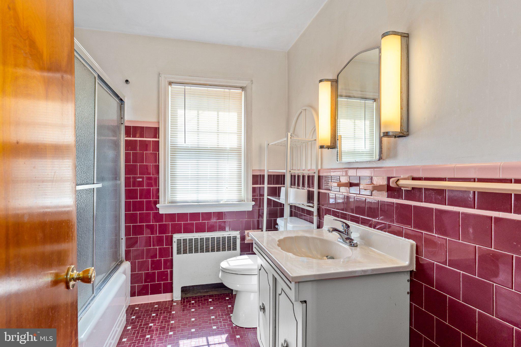806 Long Bar Harbor Road Abingdon, MD 21009 - Photo 23 of 41 Charming vintage bathroom with character.