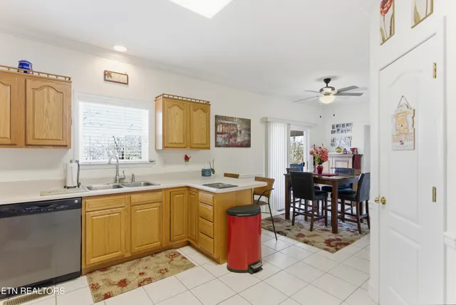 $380,000 | 267 Far View Circle, Jacksboro, TN 37757