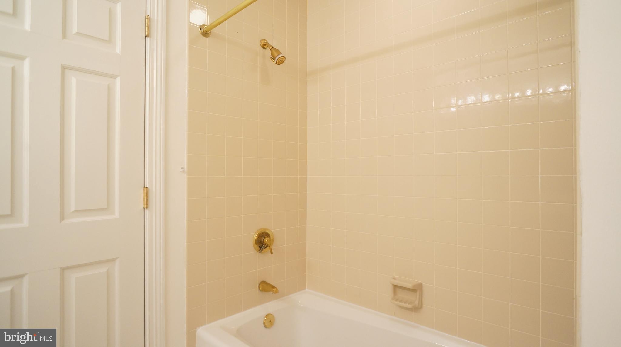 10 East Lee Street, Unit 705 Baltimore, MD 21202 - Photo 25 of 48 a bathroom with a bathtub