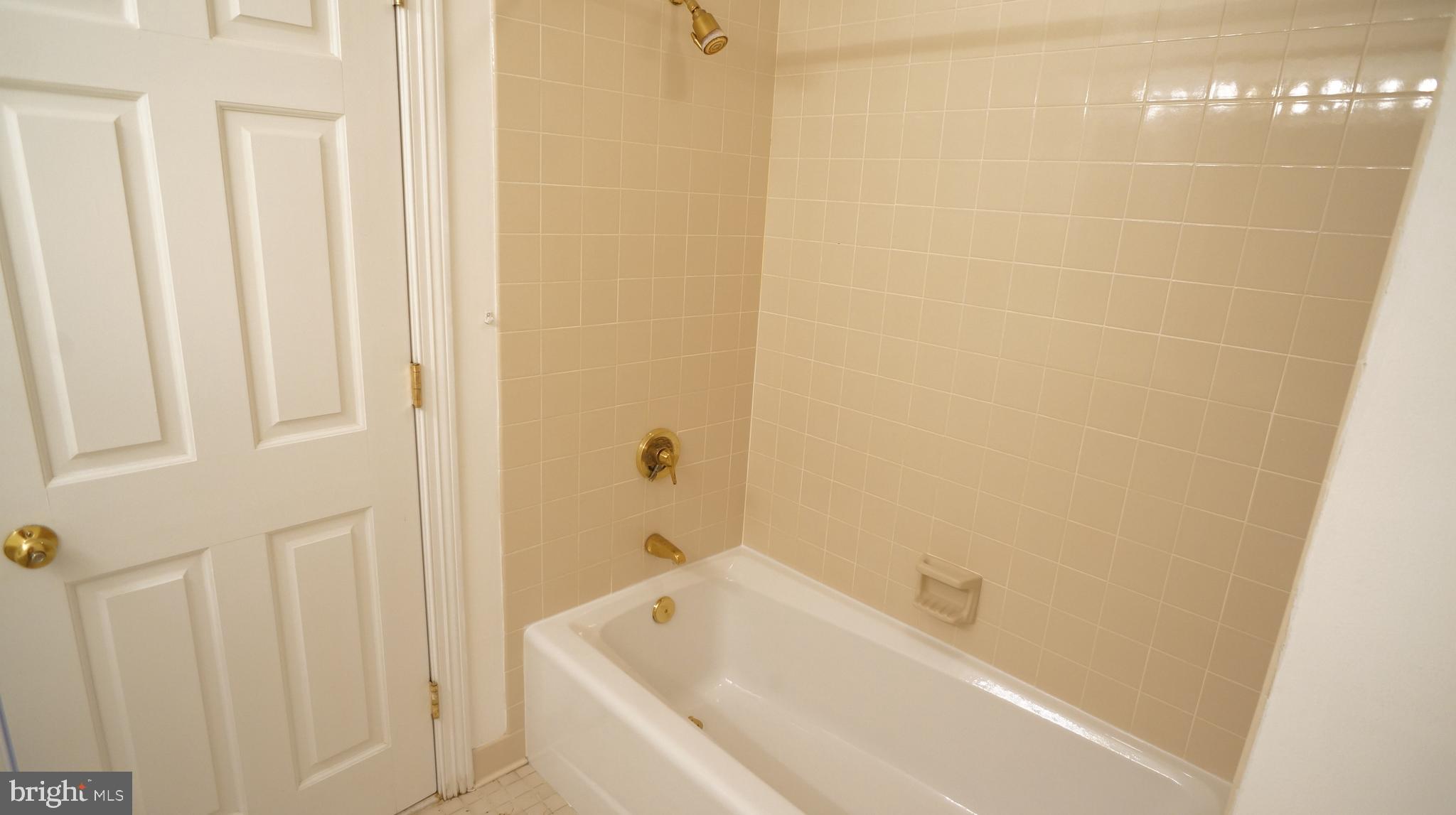 10 East Lee Street, Unit 705 Baltimore, MD 21202 - Photo 28 of 48 a bathroom with a white bathtub