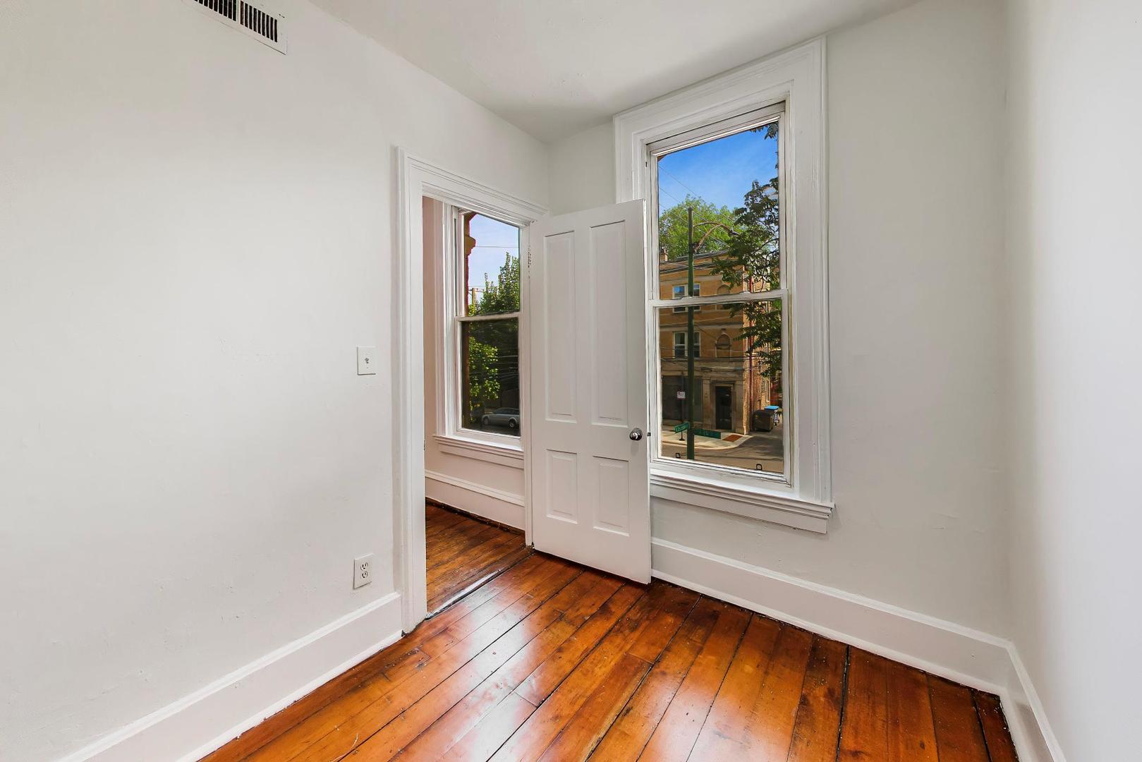 812 West 19th Street, Unit 2F Chicago, IL 60608 - Photo 11 of 19
