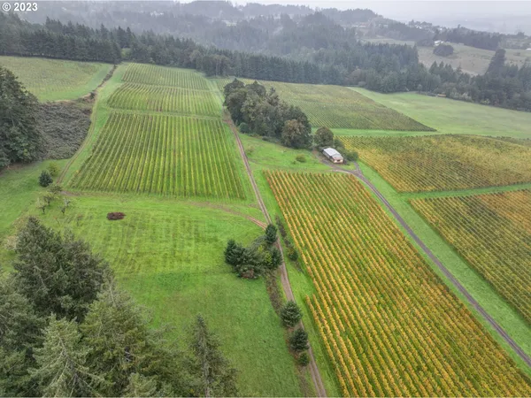 $5,750,000 | 7820 Southeast Amity Road, Amity, OR 97101