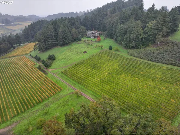 $5,750,000 | 7820 Southeast Amity Road, Amity, OR 97101