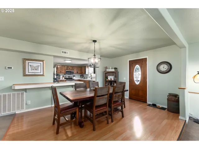 $364,900 | 2104 Northwest Calkins Avenue, Roseburg, OR 97471