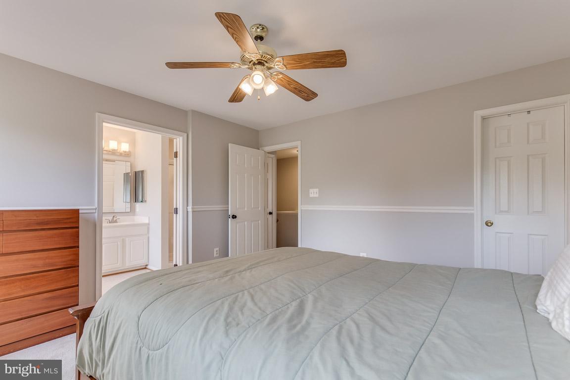 14817 Edman Road Centreville, VA 20121 - Photo 18 of 30 Walk-in master closet