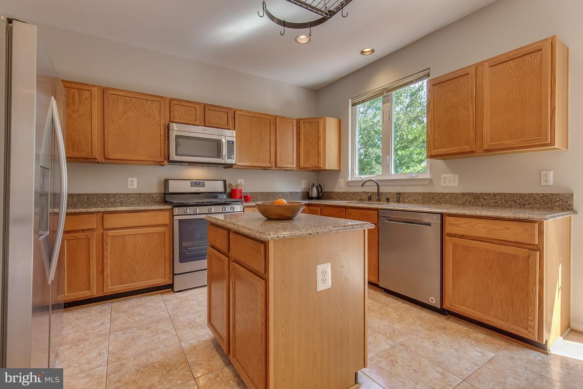 14817 Edman Road Centreville, VA 20121 - Photo 7 of 30 Amazing kitchen with tons of granite counter space
