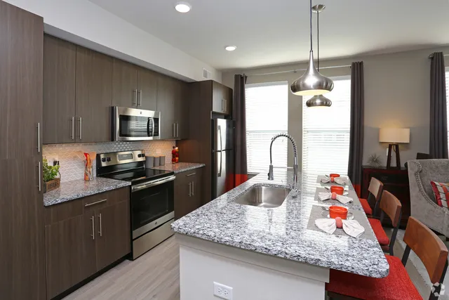 $2,510 | 700 East Algonquin Road, Unit 2101, Schaumburg, IL 60173