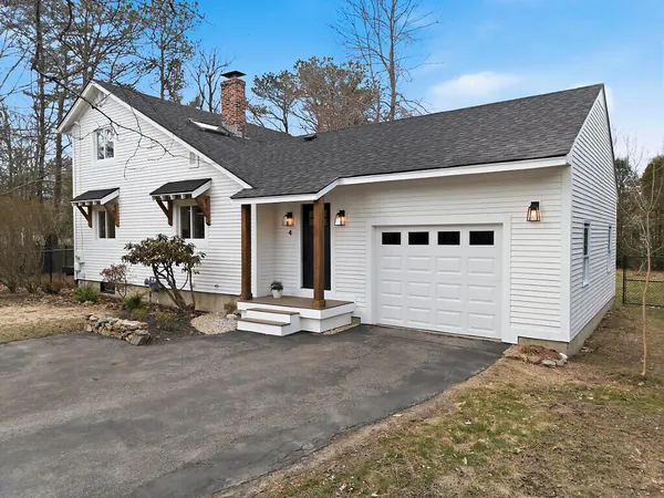 $725,000 | 4 Lori Drive, Brunswick, ME 04011