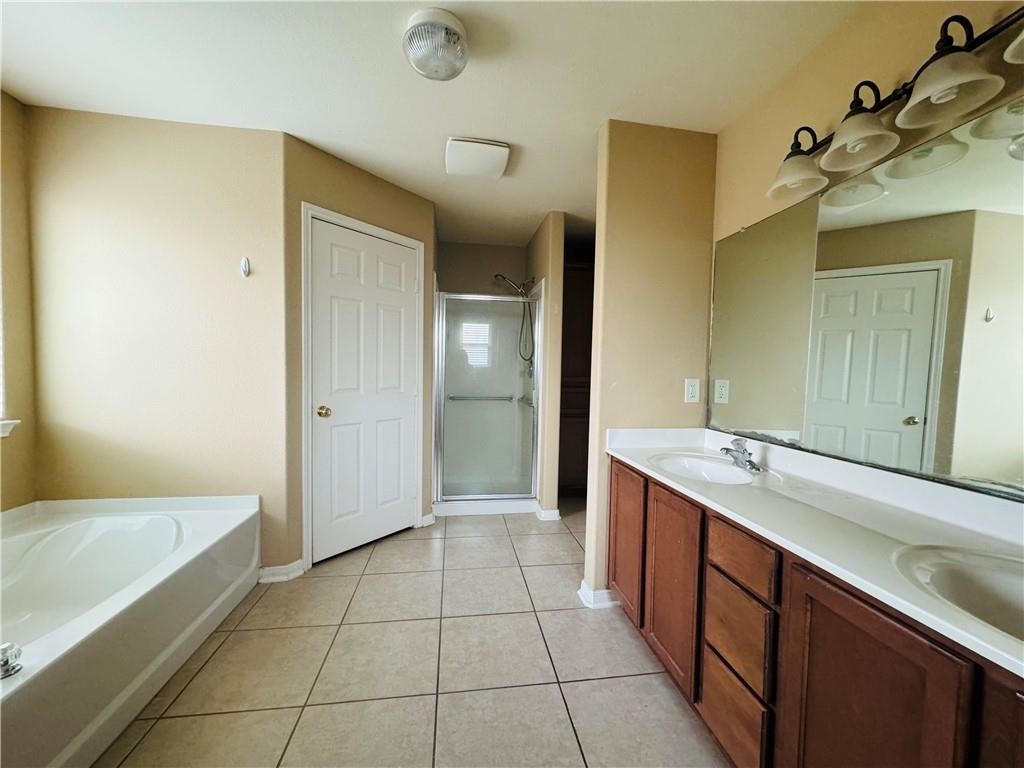 7541 Exeter Corpus Christi, TX 78414 - Photo 11 of 13 a bathroom with a sink a mirror and a bathtub