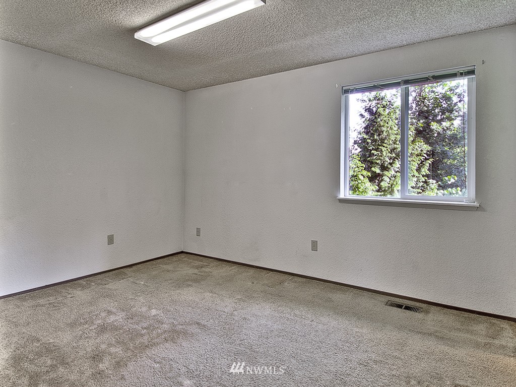 2104 Wells Court South Renton, WA 98055 - Photo 8 of 15