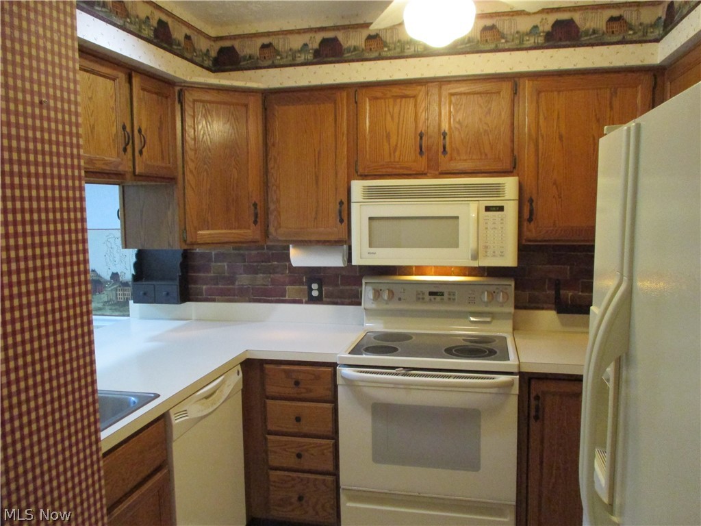 1884 Lillian Road Stow, OH 44224 - Photo 6 of 31 Fully applianced kitchen that opens to the dining room and has breakfast bar seating.