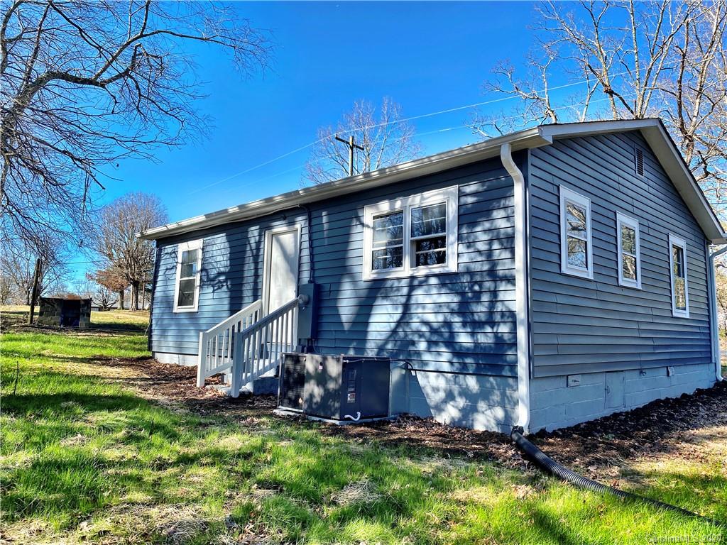 1433 Brandon Road Lenoir, NC 28645 - Photo 4 of 14 Gallery Image 4