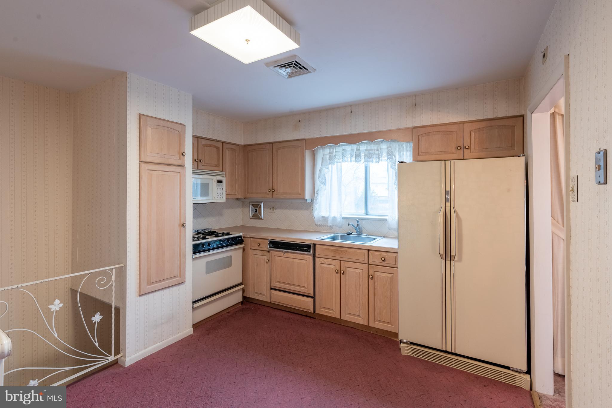 538 Parmentier Road Warminster, PA 18974 - Photo 6 of 27 Gallery Image 6