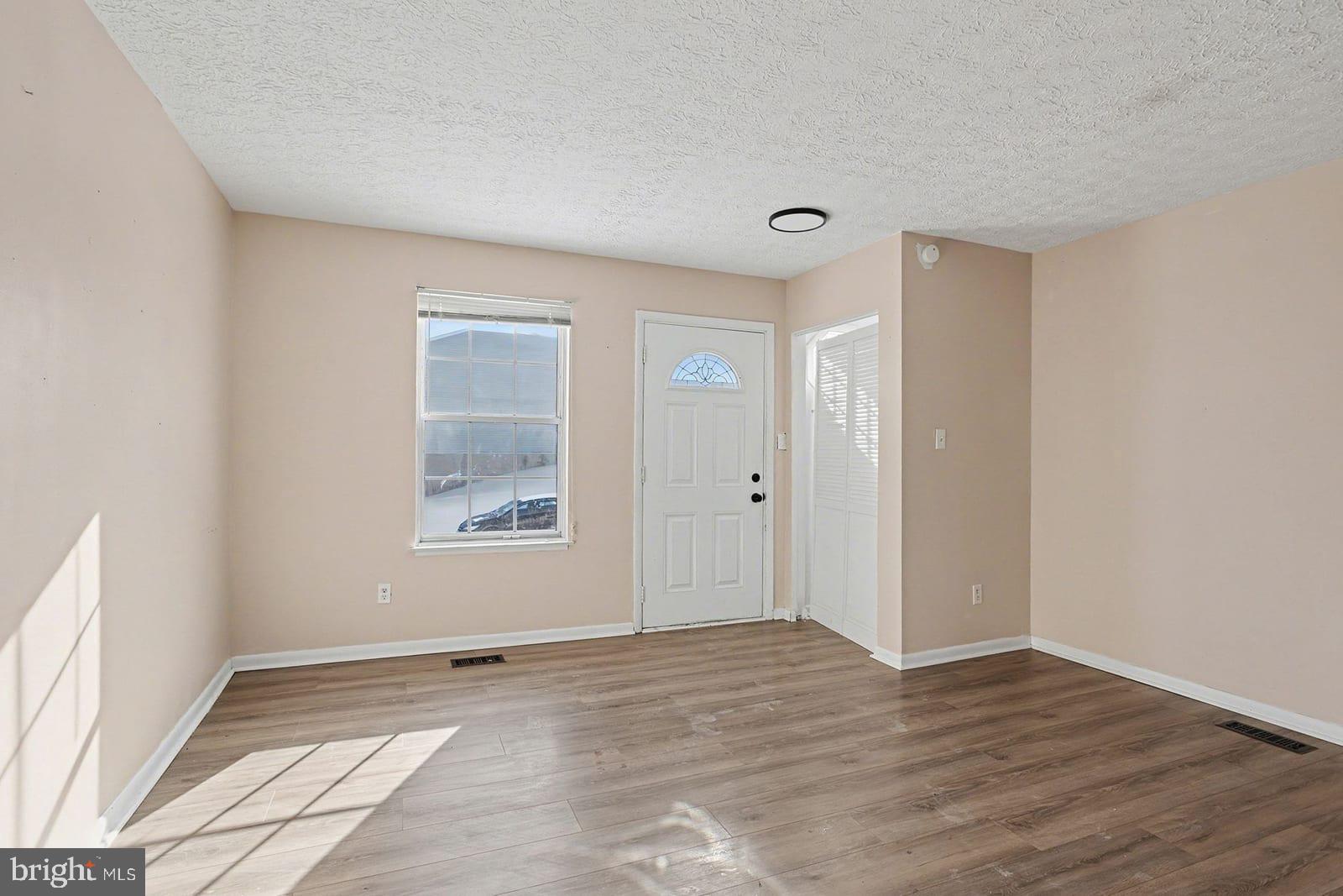 834 West Spring Meadow Court Edgewood, MD 21040 - Photo 2 of 25 Living Room