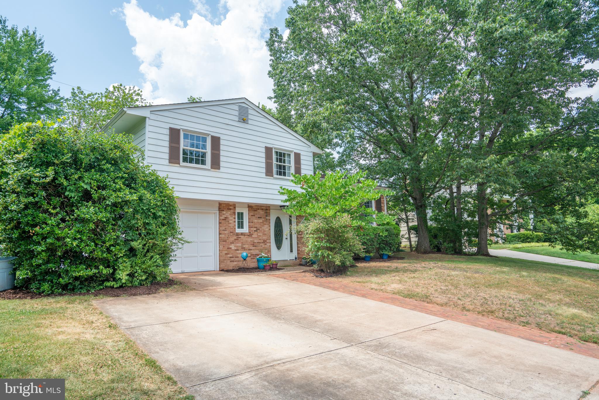 8606 Stonewall Road Manassas, VA 20110 - Photo 2 of 41 Spacious 4 split level home.