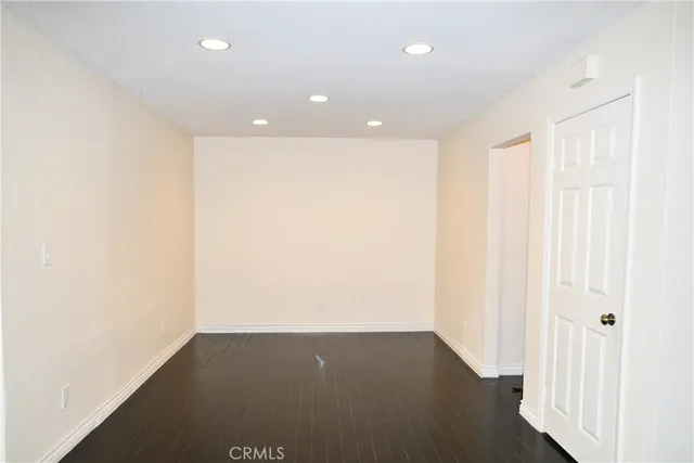 en empty room with wooden floor