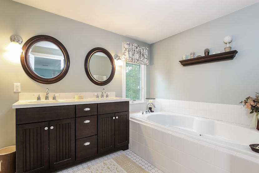 15 Lakeview Drive Centerville, MA 02632 - Photo 19 of 32 Master Bathroom