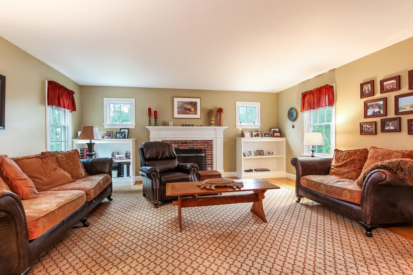 15 Lakeview Drive Centerville, MA 02632 - Photo 7 of 32 Living Room