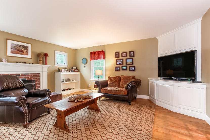 15 Lakeview Drive Centerville, MA 02632 - Photo 8 of 32 Living Room