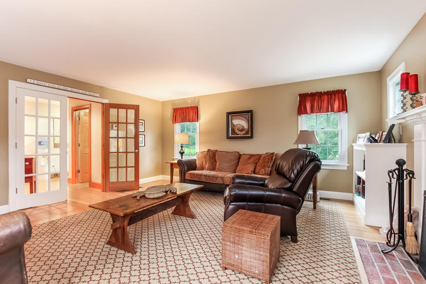 15 Lakeview Drive Centerville, MA 02632 - Photo 9 of 32 Living Room