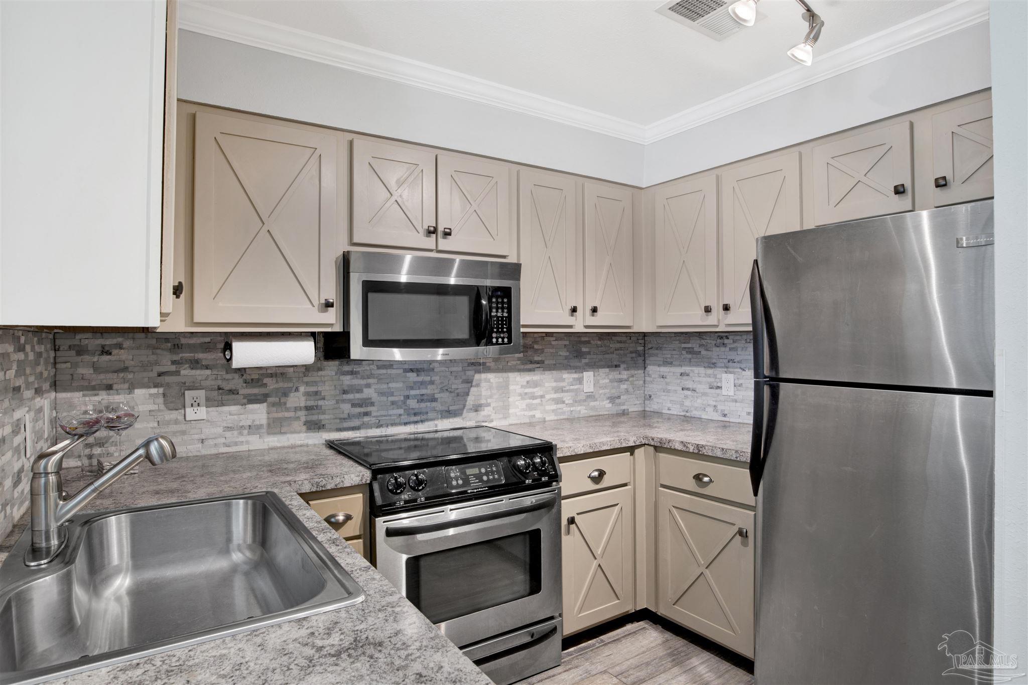 7150 Plantation Road, Unit 128 Pensacola, FL 32504 - Photo 8 of 18 Gallery Image 8