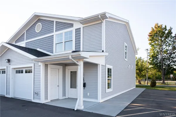 $1,875 | 8987 Iroquois Street, Evans, NY 14006