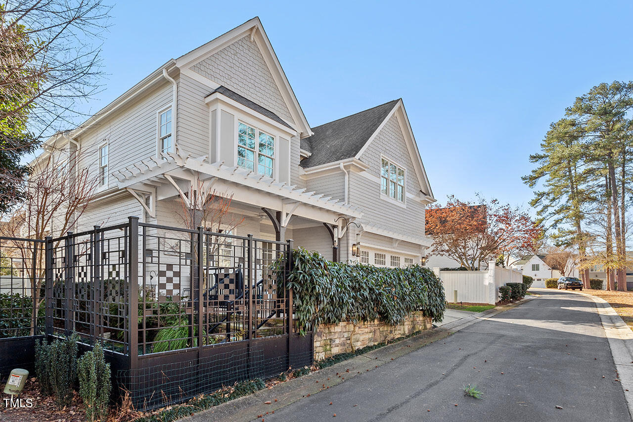 531 Guilford Circle Raleigh, NC 27608 - Photo 12 of 65 531 Guilford Circle_12