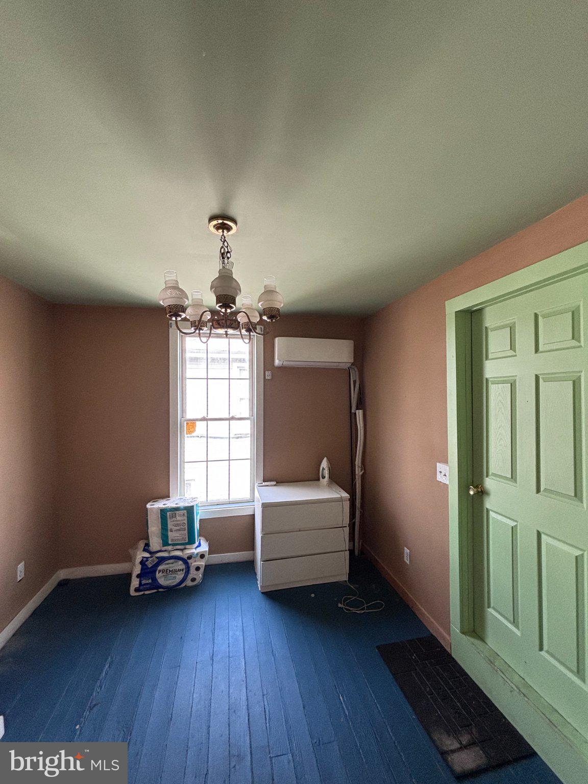 810 Locust Street Cambridge, MD 21613 - Photo 19 of 19 Charming room with vibrant accents.
