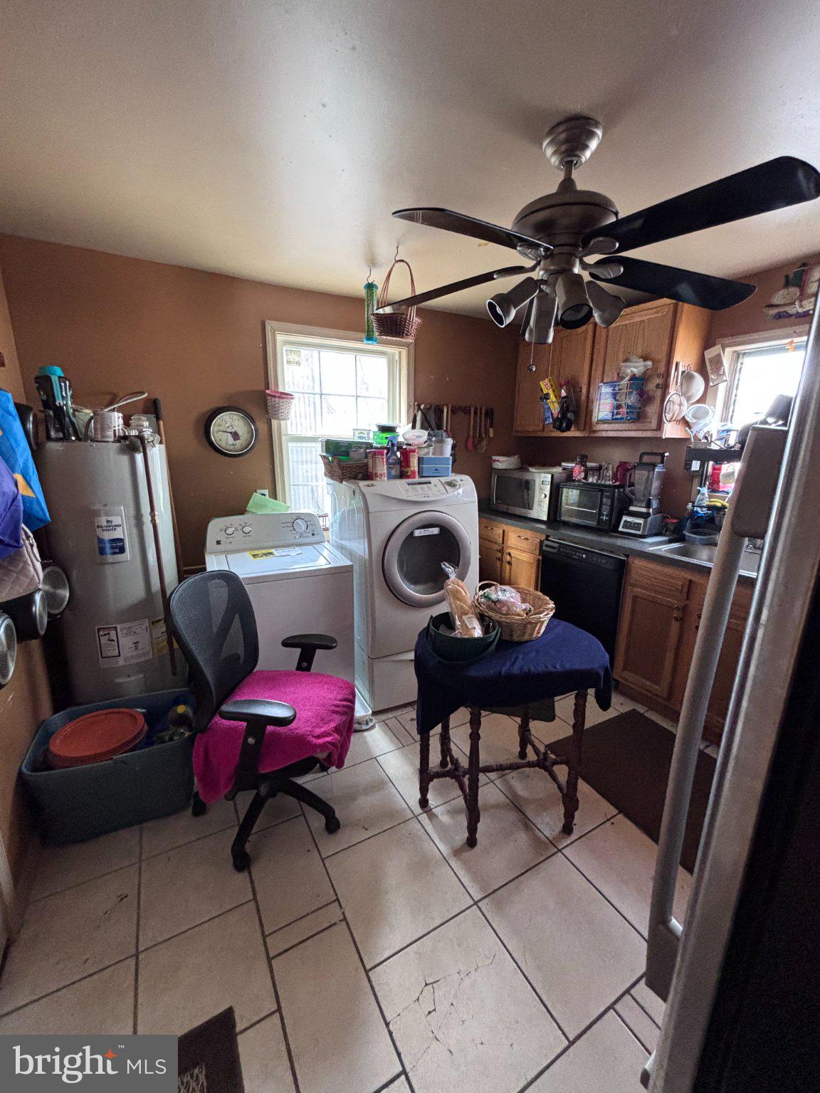 810 Locust Street Cambridge, MD 21613 - Photo 5 of 19 Cozy kitchen with laundry convenience.