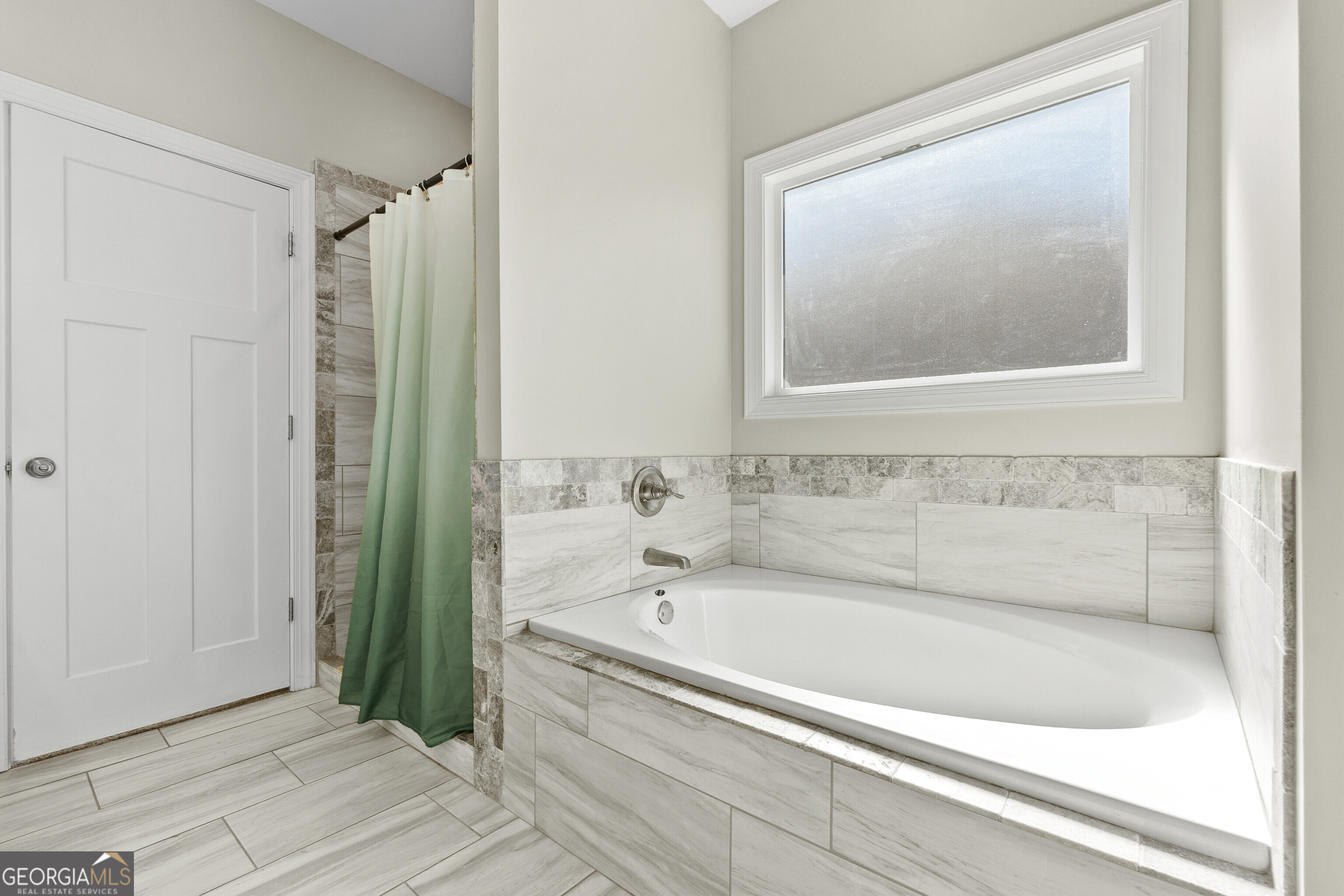 1101 Adirondac Way Bonaire, GA 31005 - Photo 18 of 31 a bathroom with a bathtub and shower