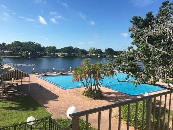 $209,900 | 200 Berkley Road, Unit 123, Hollywood, FL 33024