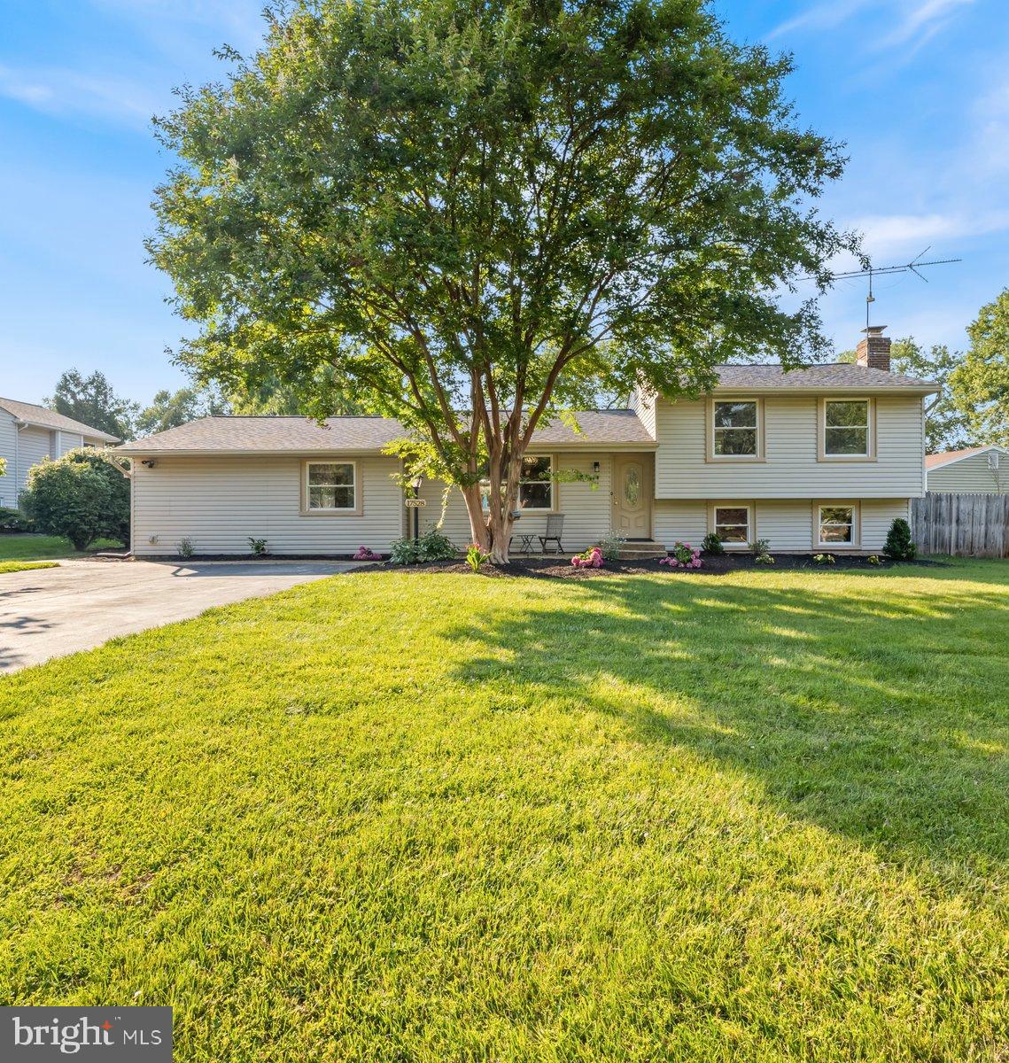 Welcome to 17528 Collier Circle!