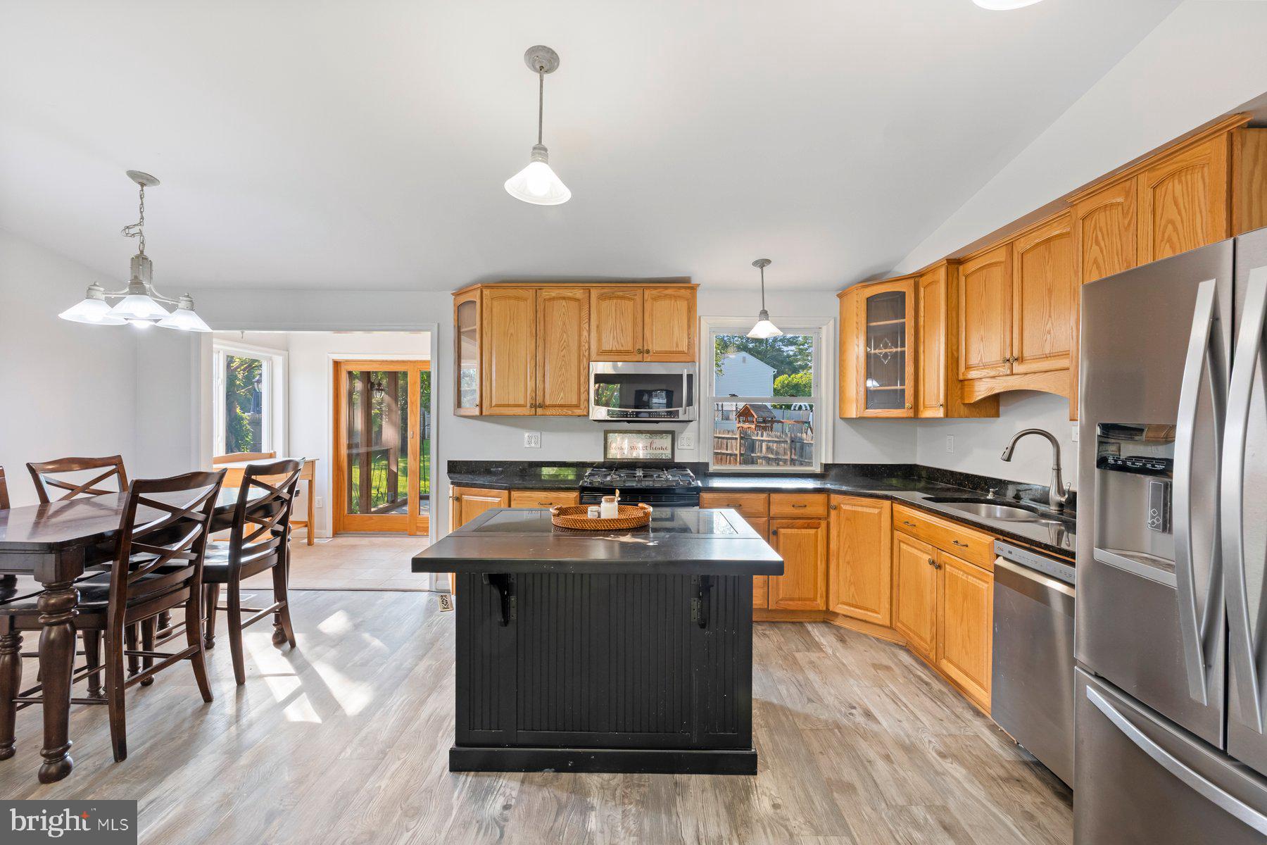 17528 Collier Circle Poolesville, MD 20837 - Photo 12 of 43 Kitchen