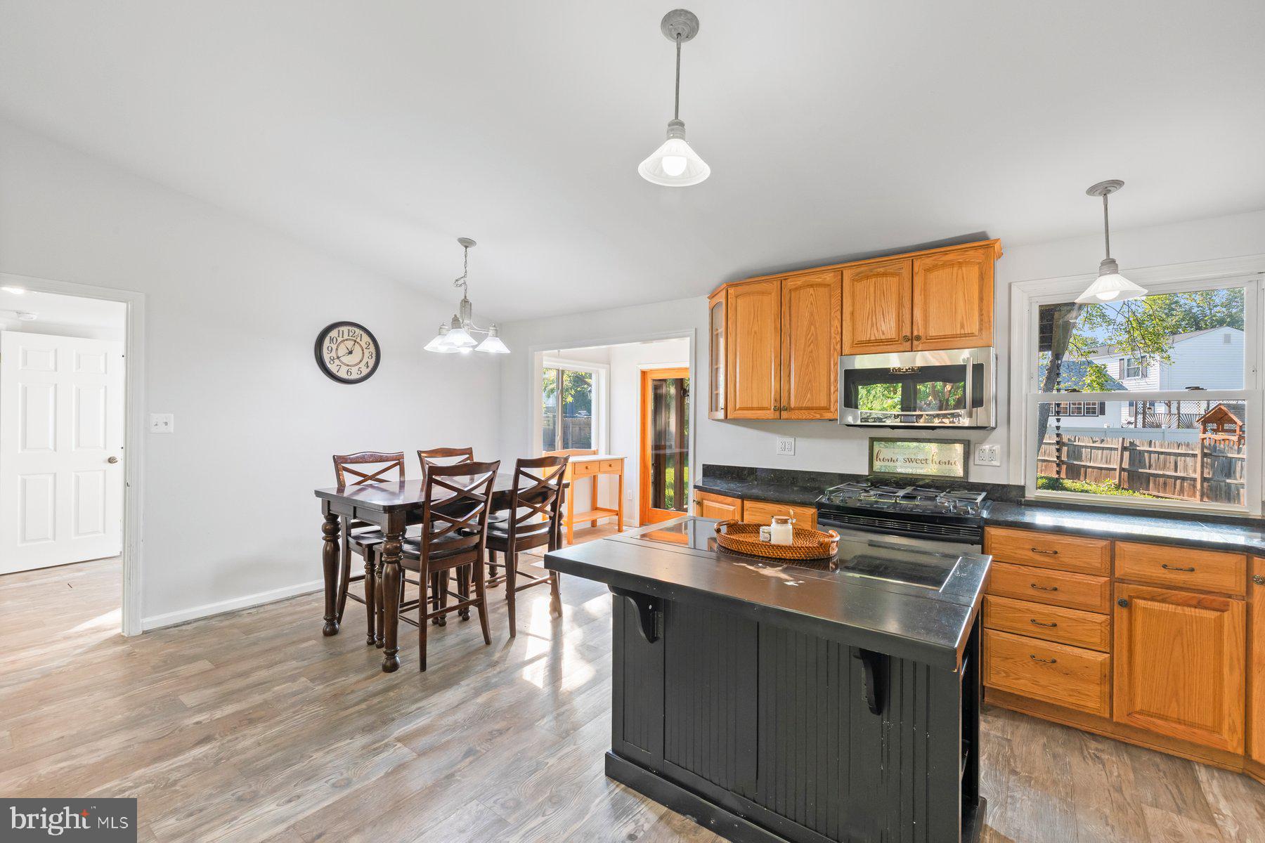 17528 Collier Circle Poolesville, MD 20837 - Photo 13 of 43 Kitchen and Dining